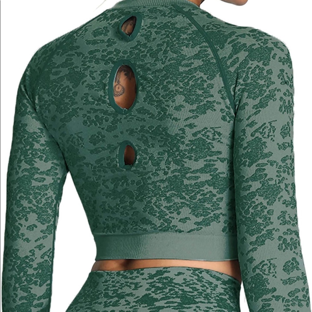 Aoxjox Workout Green Animal Print Long Sleeve Crop Top Sport Shirt